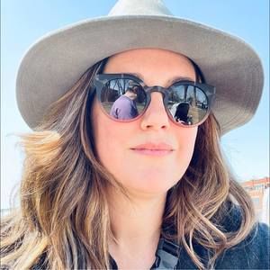 Meet your Posher, Roxana